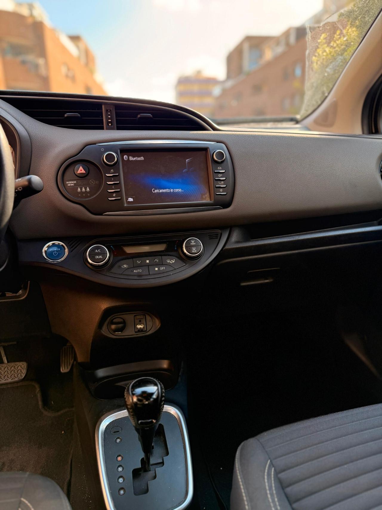 Toyota Yaris 1.5 Hybrid 5 porte Business Telecamera cerchi in lega 15 gomme nuove 4 stagioni