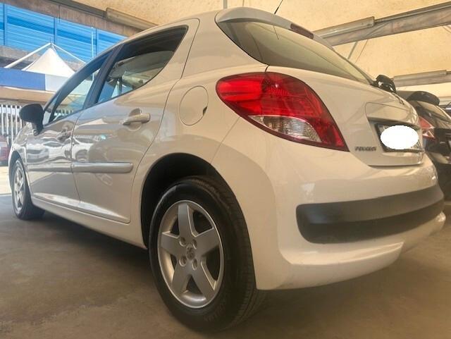 PEUGEOT 207 1,4 DIESEL