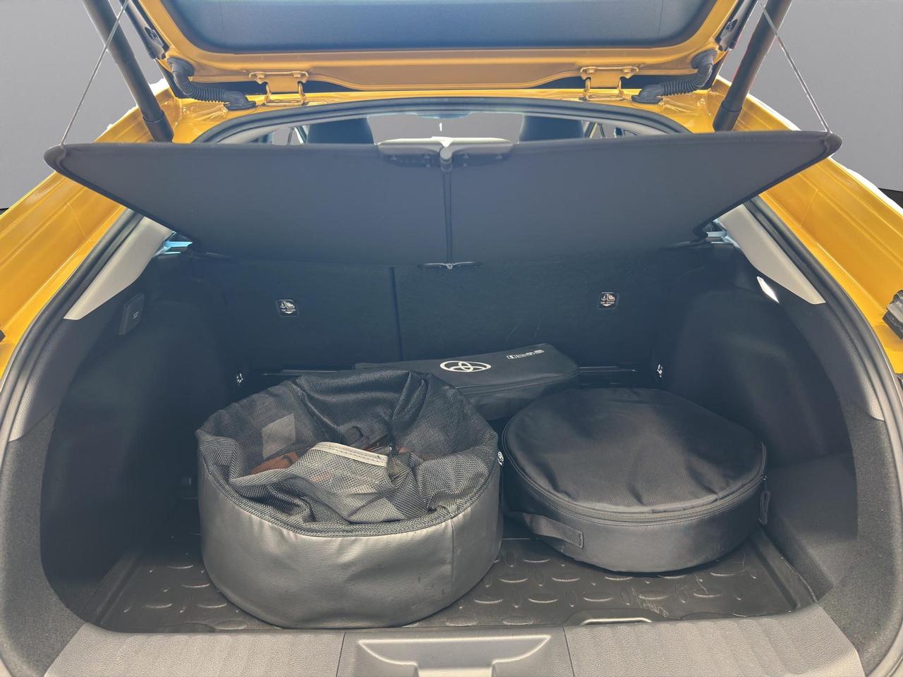 Toyota Prius 2.0 phev Lounge