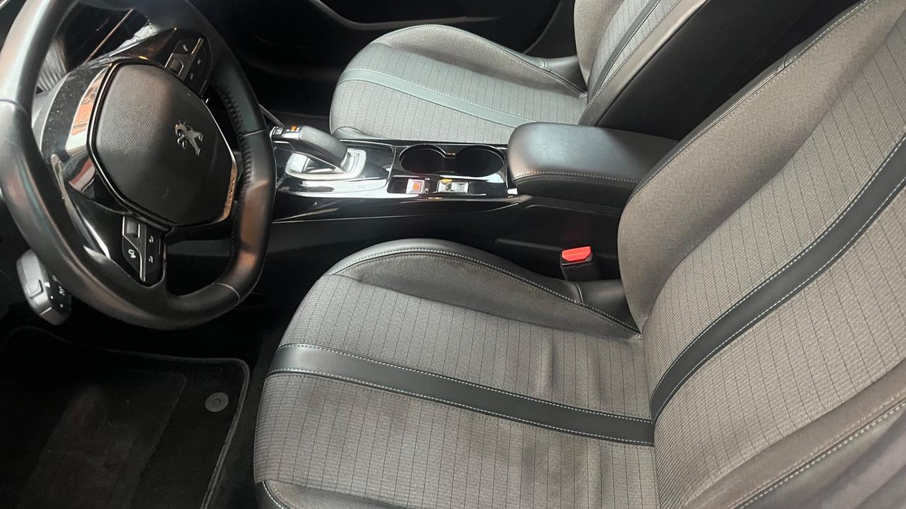 Peugeot 208 motore elettrico 136 CV 5 porte Active Pack