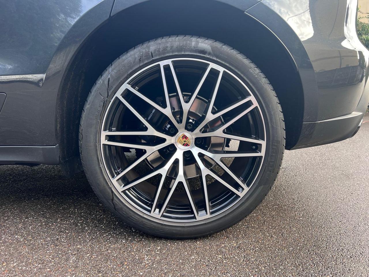 Porsche Macan 2.0 S #8216