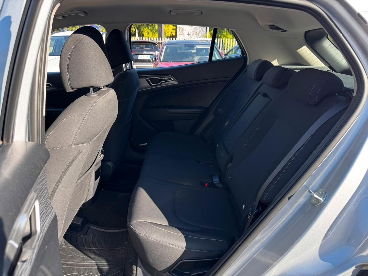 KIA SPORTAGE 1.6 DIESEL HYBRID 2023 ACCESSORIATA