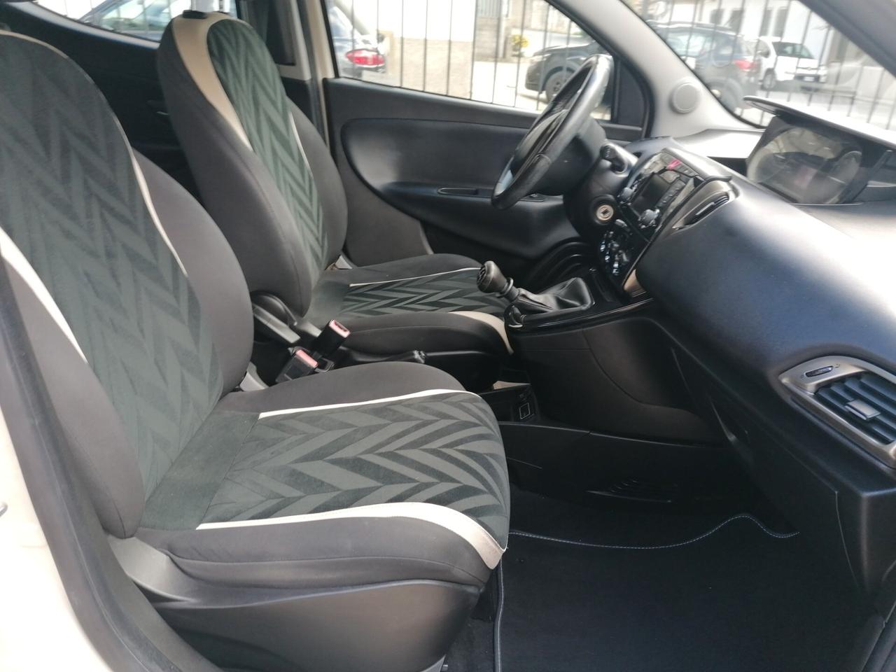 Lancia Ypsilon 1.2 69 CV 5 porte Gold