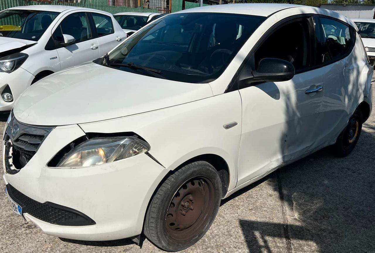 Lancia Ypsilon 1.2 69 CV 5 porte S&S Silver