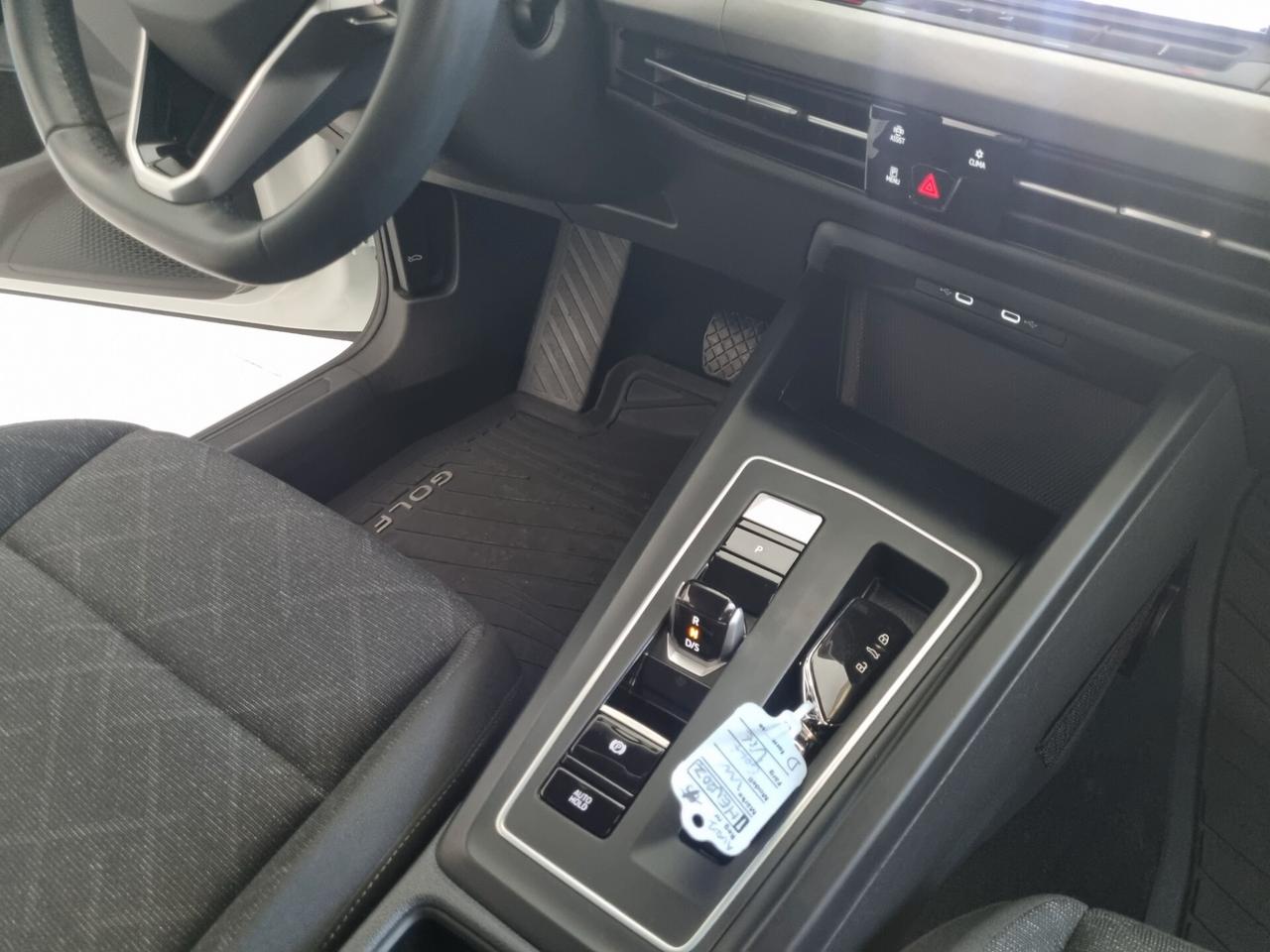 Volkswagen Golf 1.5 TGI DSG Life, 37800KM!!
