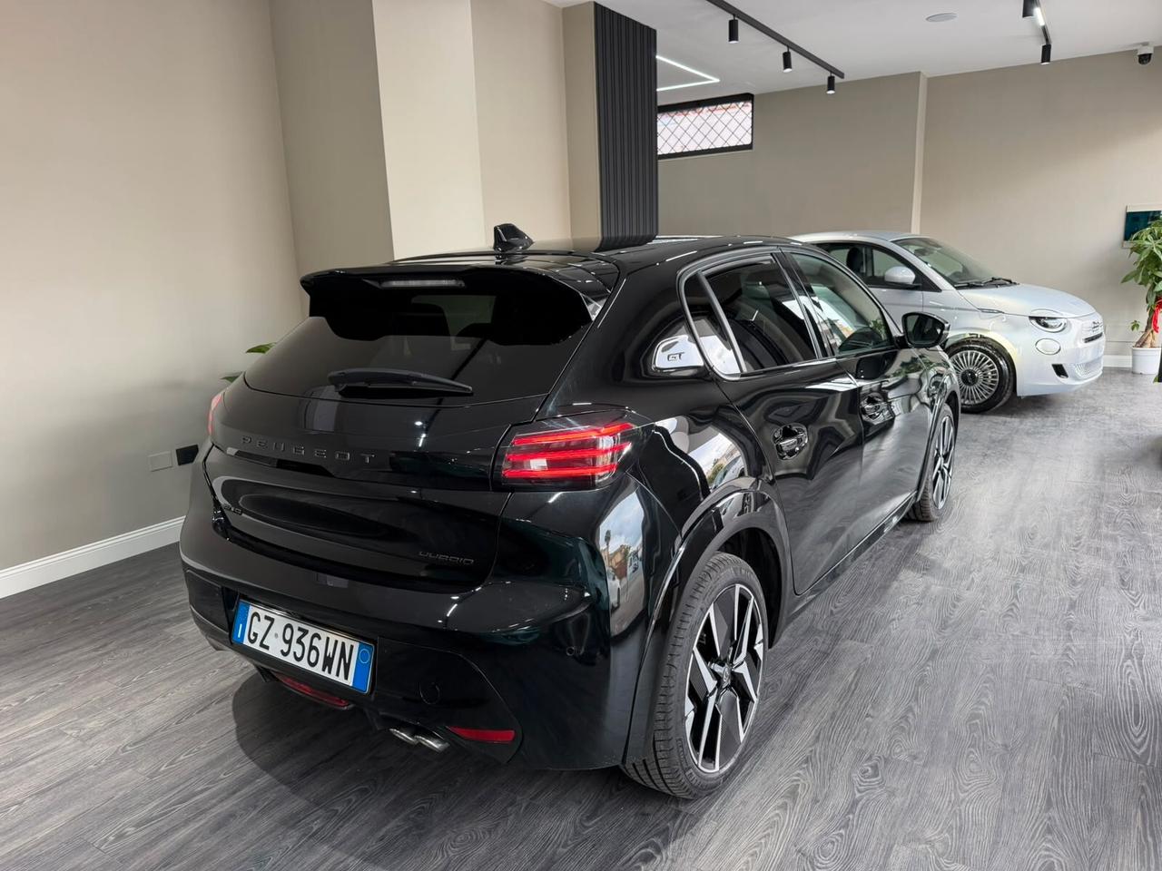 Peugeot 208 Hybrid 145 e-DCS6 GT LINE FULL BLACK