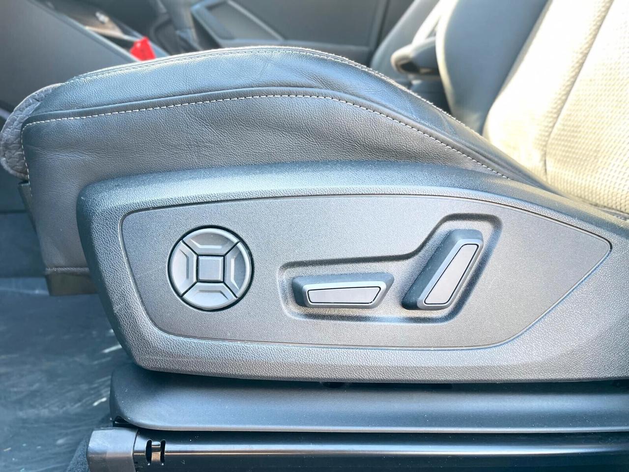 Audi Q3 40 TDI quattro S tronic S-Line interno/esterno