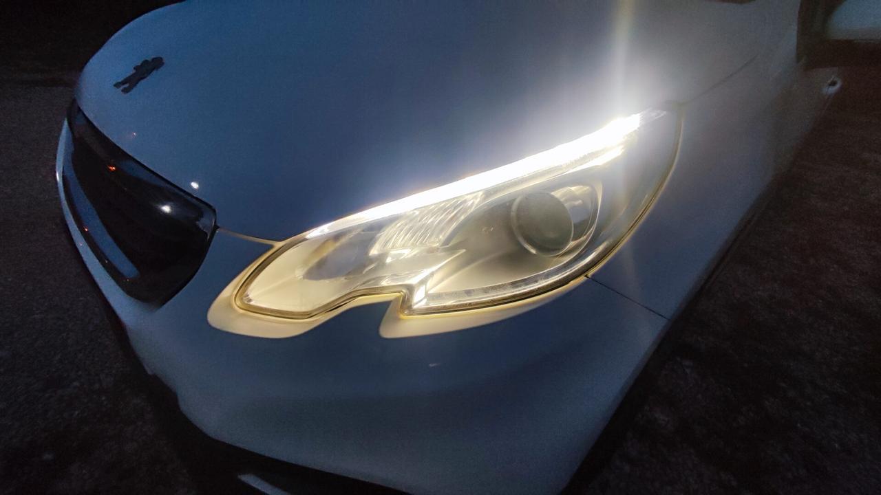 Peugeot 2008 1.2 Benz 2015