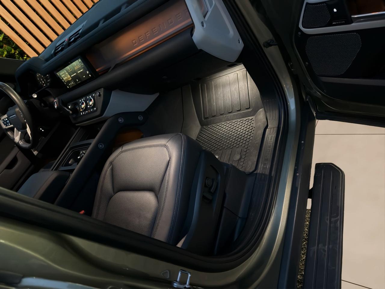 Land Rover Defender 90 3.0D I6 200 CV AWD Auto SE