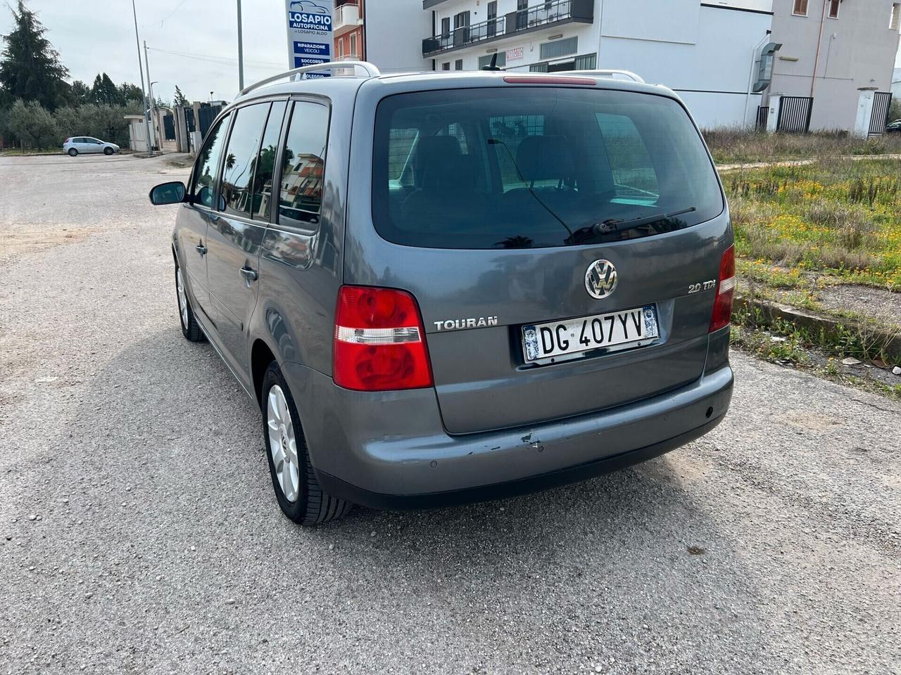 Volkswagen Touran 2.0 16V TDI DSG Highline