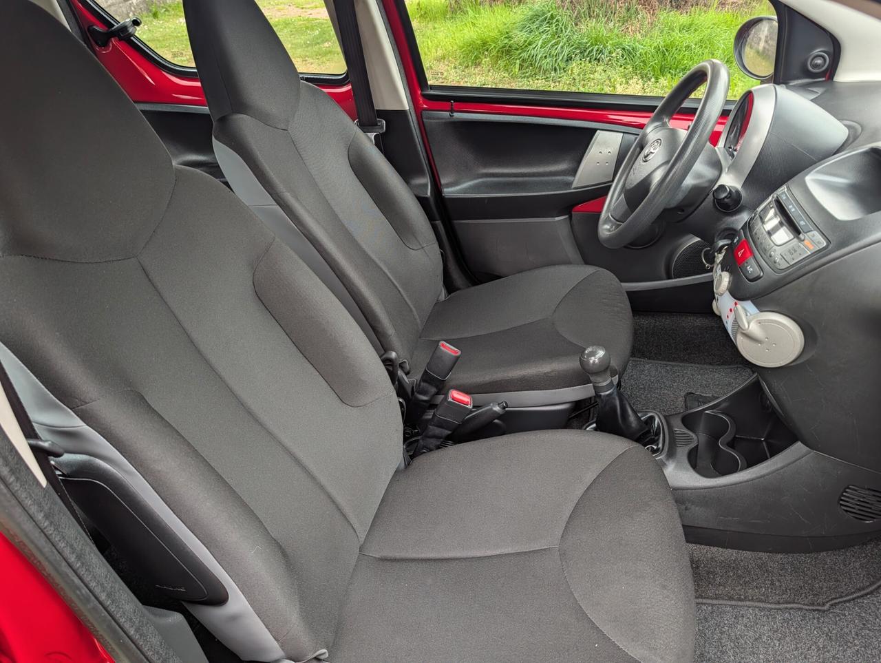 Toyota Aygo 1.0 12V VVT-i 5 porte Lounge UNICO PROPRIETARIO TAGL. CERT.