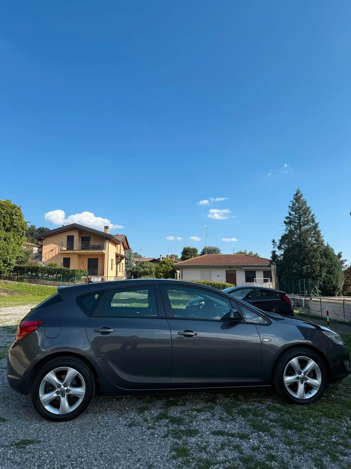 Opel Astra 1.6 115CV 5 porte Cosmo