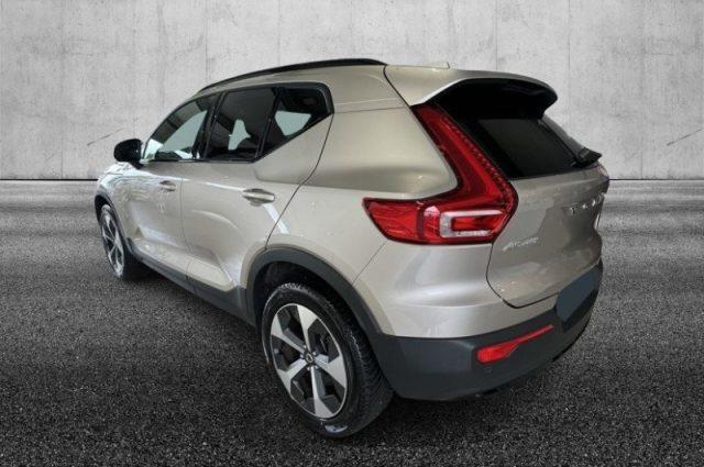 VOLVO XC40 B3 automatico Plus Dark