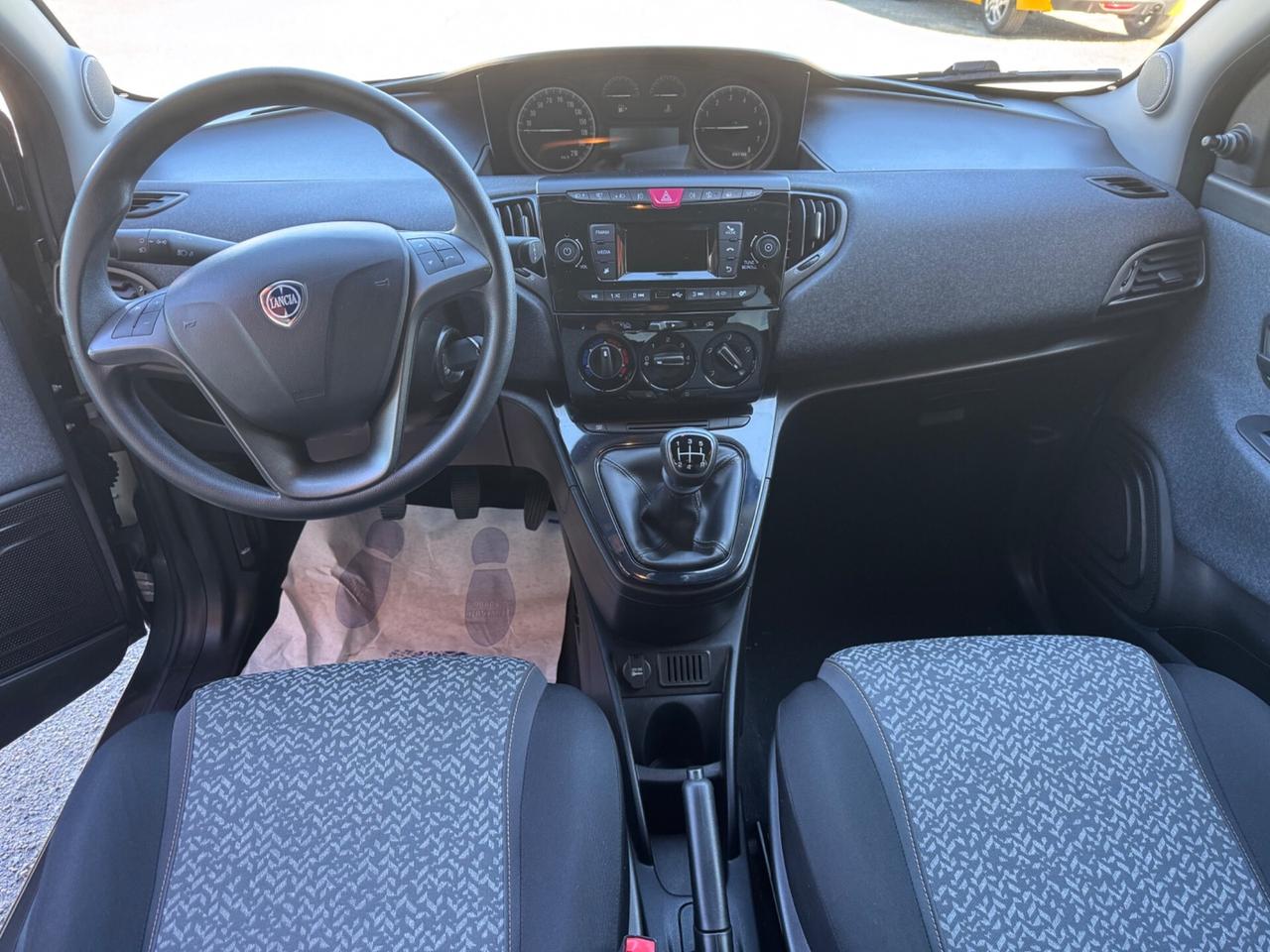 Lancia Ypsilon 1.2 69 CV 5 Black and Noir