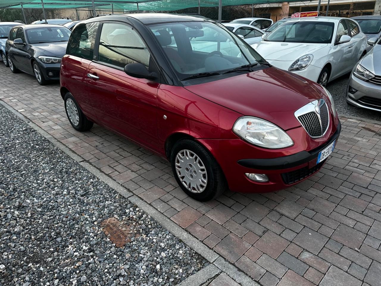 Lancia Ypsilon 1.2 16V Oro