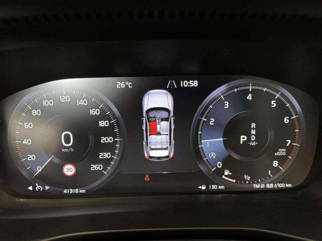 VOLVO XC40 T2 ESSENTIAL AUTOMATICA