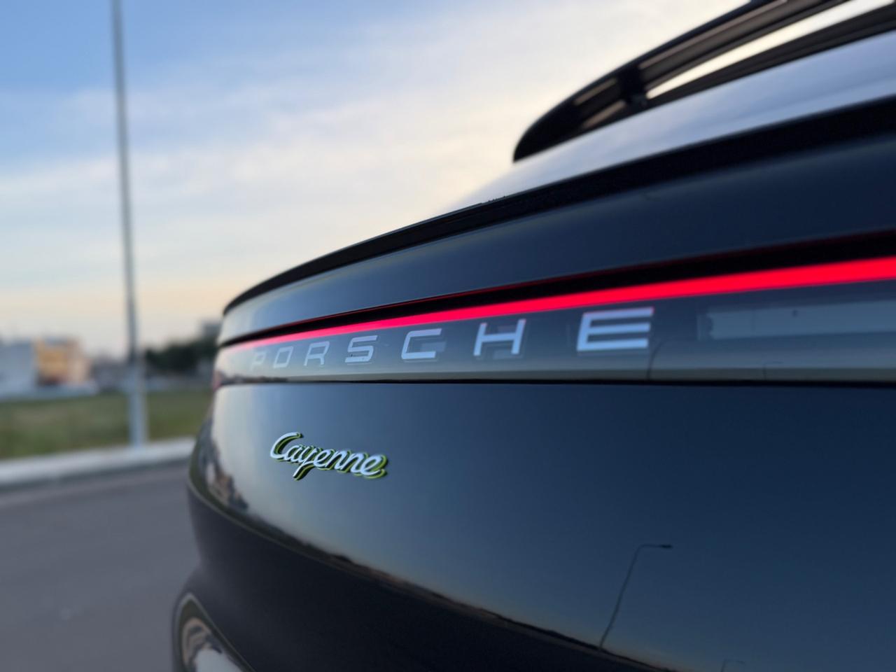 Porsche Cayenne Coupé 3.0 V6 E-Hybrid TETTO,INTERNI in PELLE CARTIER,TELECAMERA ,AAPLE CARPLAY,VIRTUAL COCKPIT