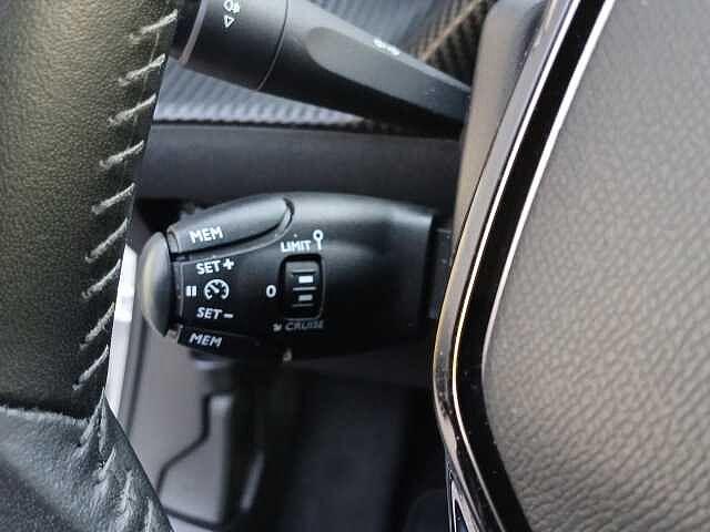 Peugeot 2008 PureTech 100 S&S Allure Pack