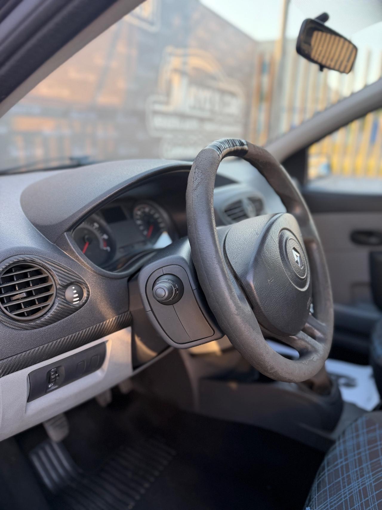 RENAULT CLIO (anno 2006)