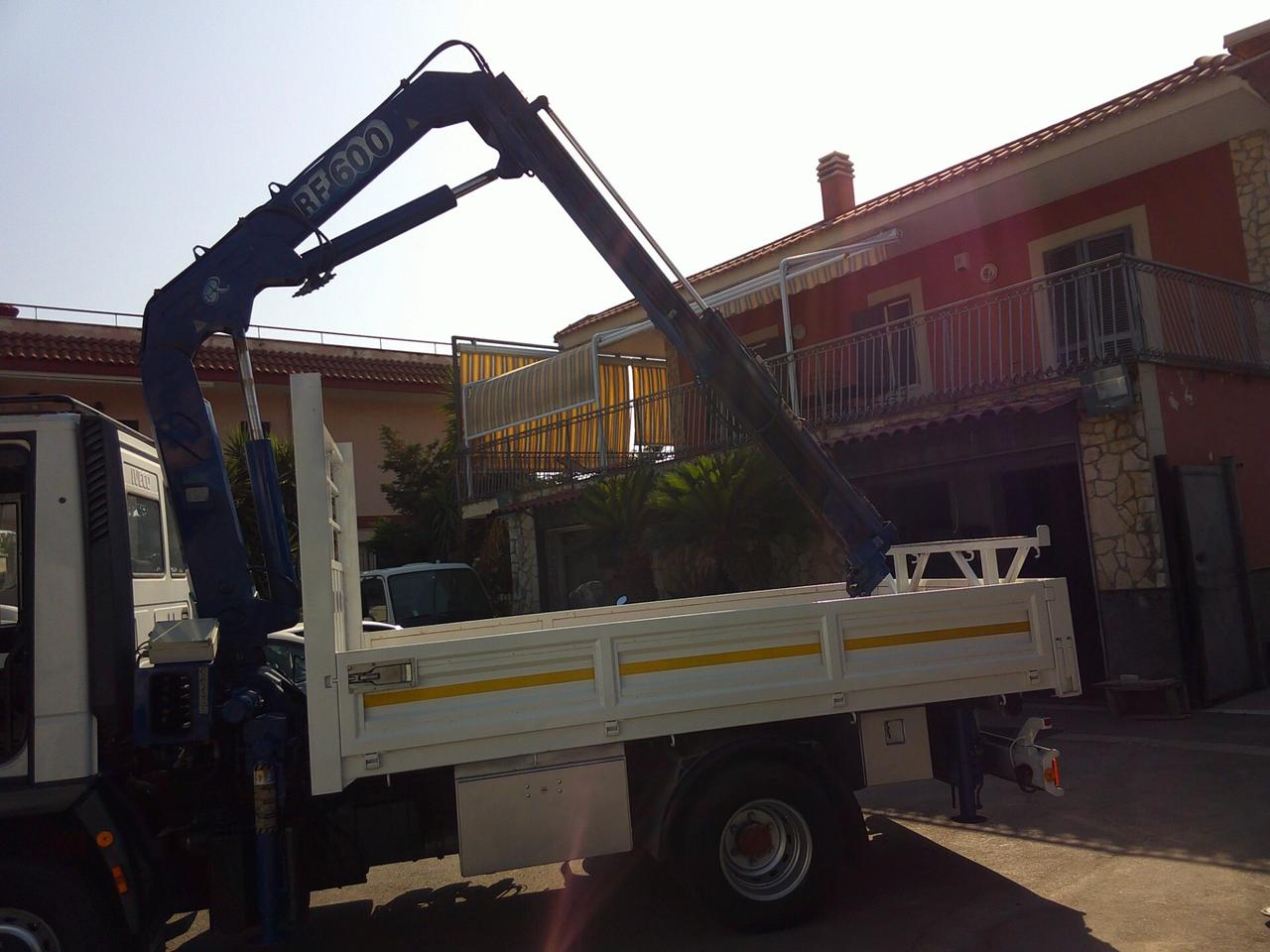 Iveco EUROCARGO RIBALTABILE CON GRU 92000 KM 98
