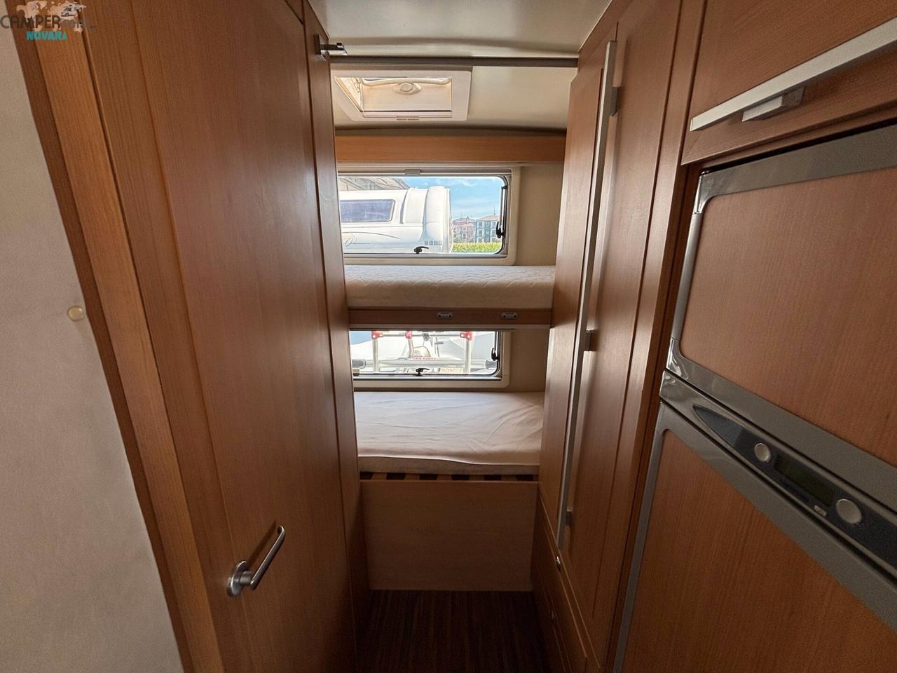 GIOTTILINE SUNNY S 210 - mansardato con doppia Dinette e letti a castello in coda