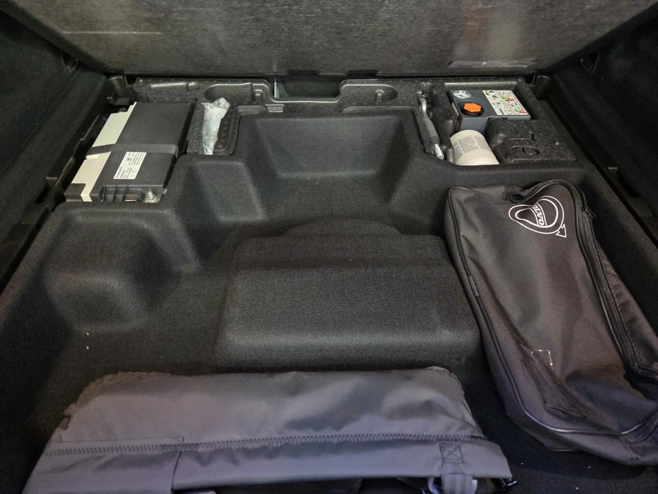 XC60 2.0 b4 R-design awd auto UNICO PROPRIETARIO