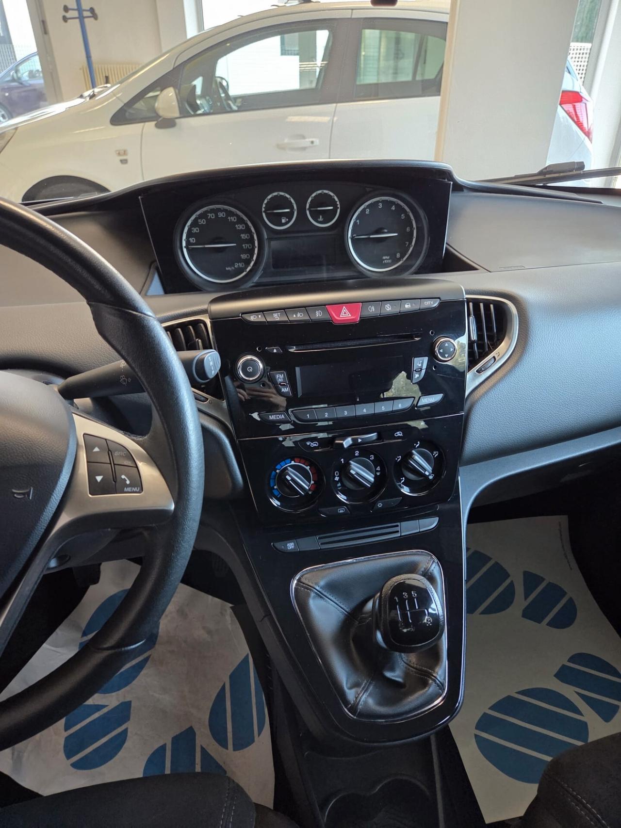 Lancia Ypsilon 1.2 69 CV 5 porte S&S Gold