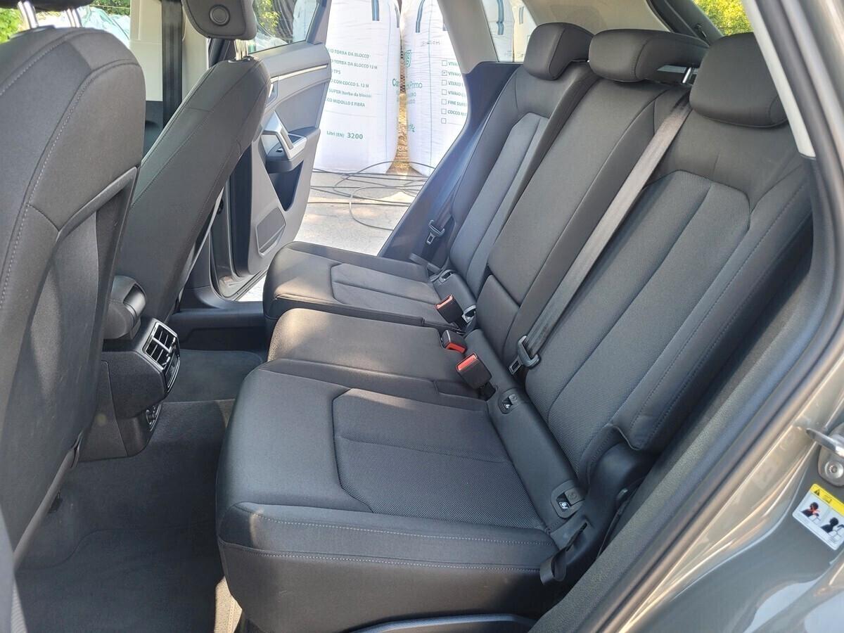 Audi Q3 45 TFSI e S tronic Business