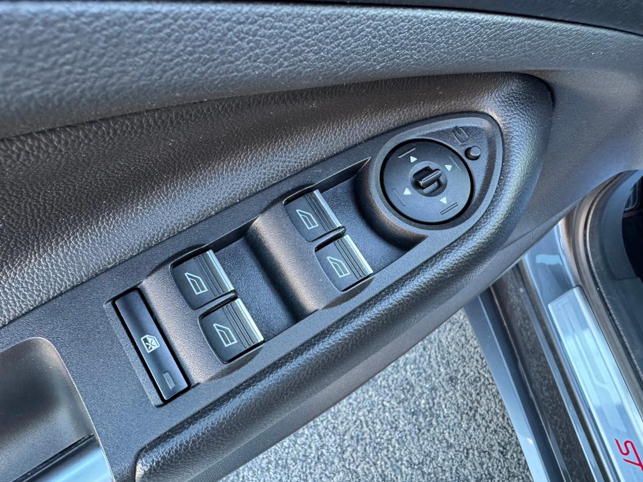 Ford Kuga 1.5 TDCI 120CV S&S 2WD Powershift ST-Line Business