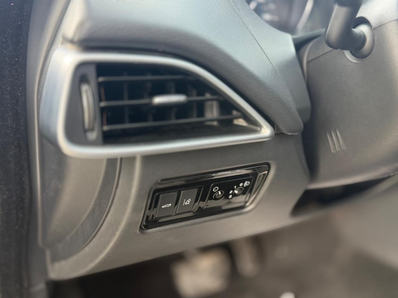 Jaguar XE 2.0 D Turbo 180CV aut. R-Sport