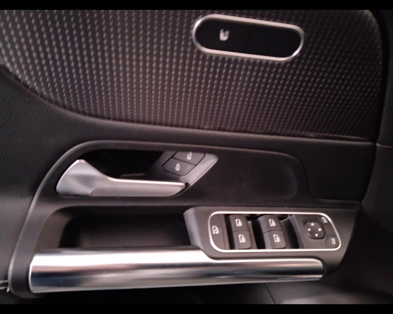 Mercedes-Benz Classe B - W247 2018 - B 180 d Sport auto