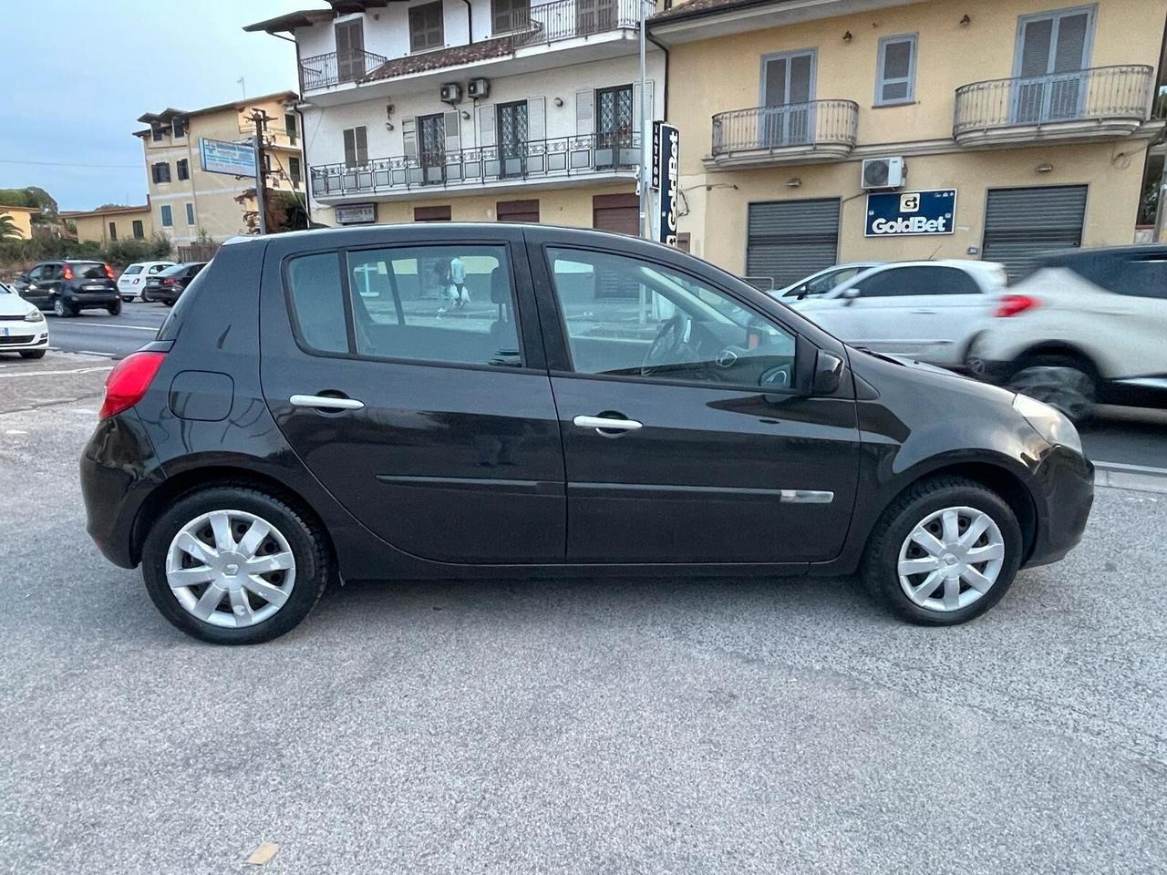 Renault Clio 1.2 16V 5 porte Luxe