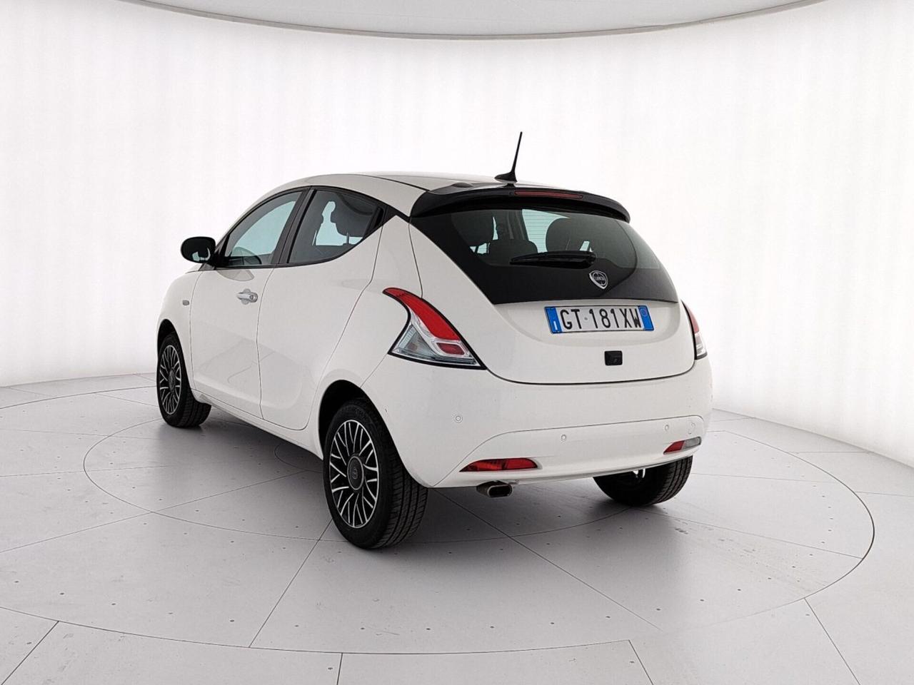 Lancia Ypsilon 1.0 FireFly 5 porte S&S Hybrid Platino
