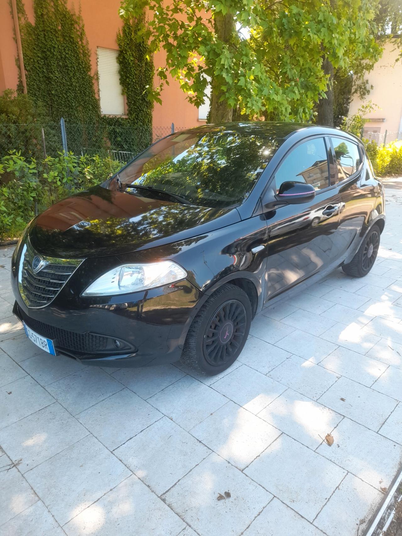 Lancia Ypsilon 1.3 MJT 16V 95 CV 5 porte