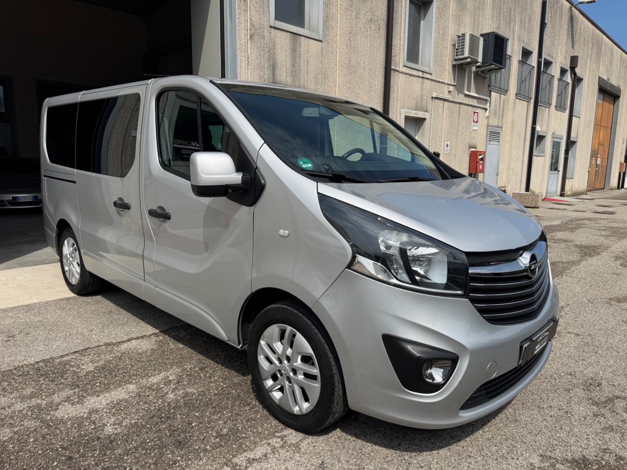 Opel Vivaro 8 posti