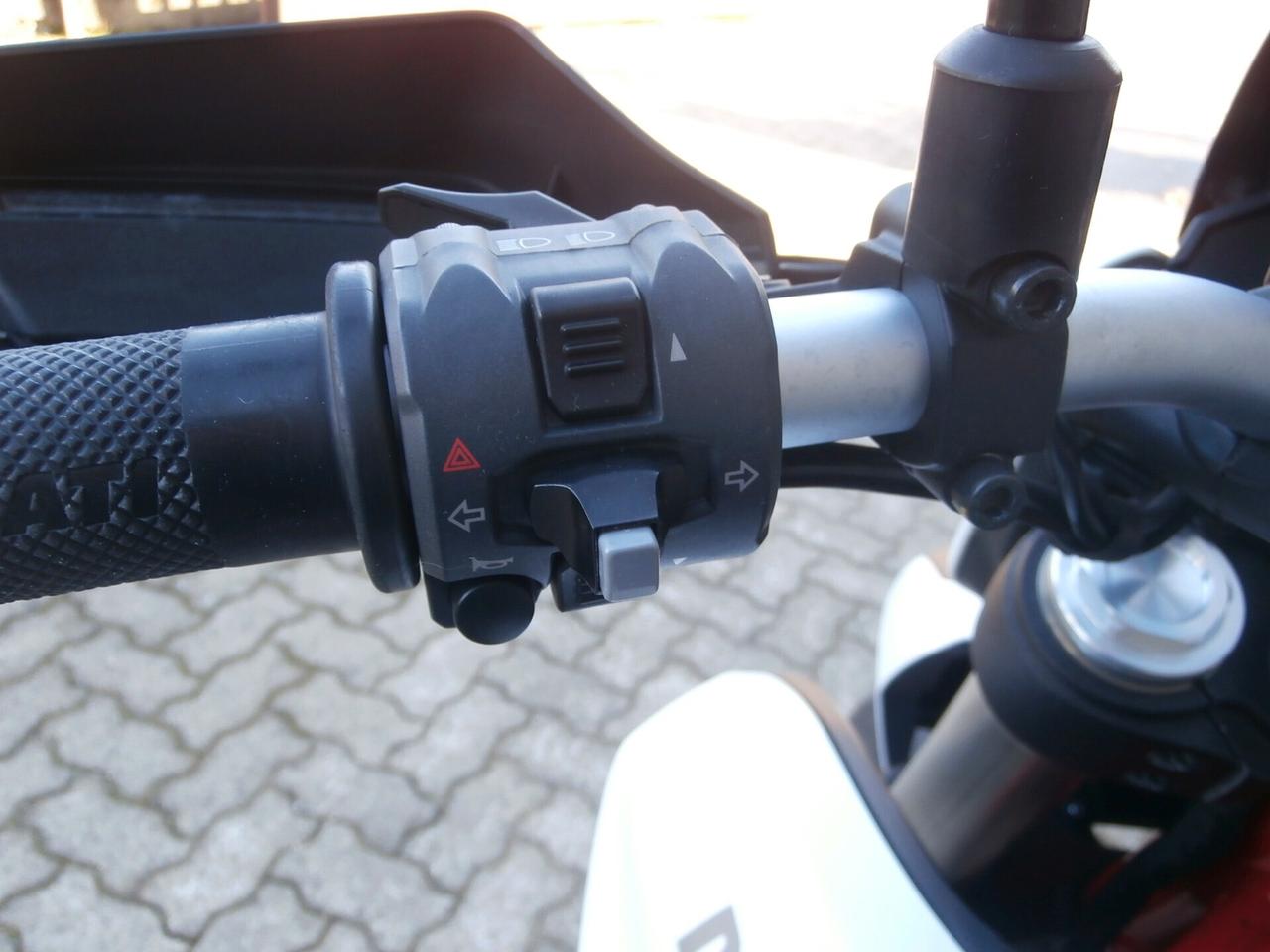 Ducati Hypermotard 939 del 2019 passaggio incluso, tagliando e garanzia