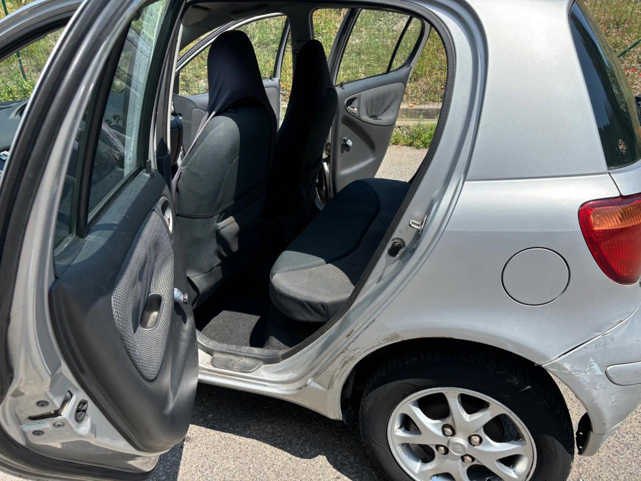 Toyota Yaris 1.0i 16V cat 5 porte
