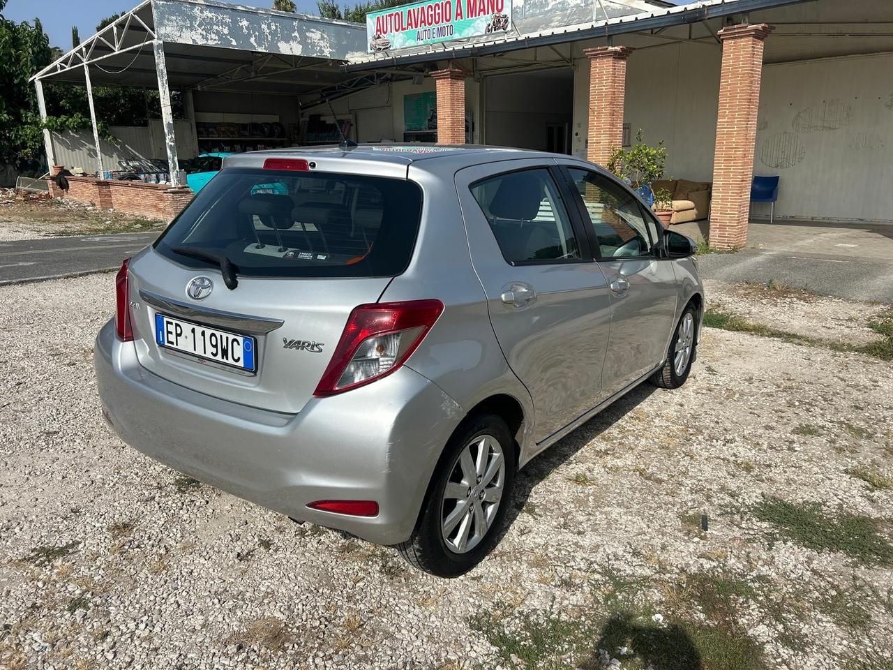 Toyota Yaris 1.4 D-4D 5 porte Lounge M-MT