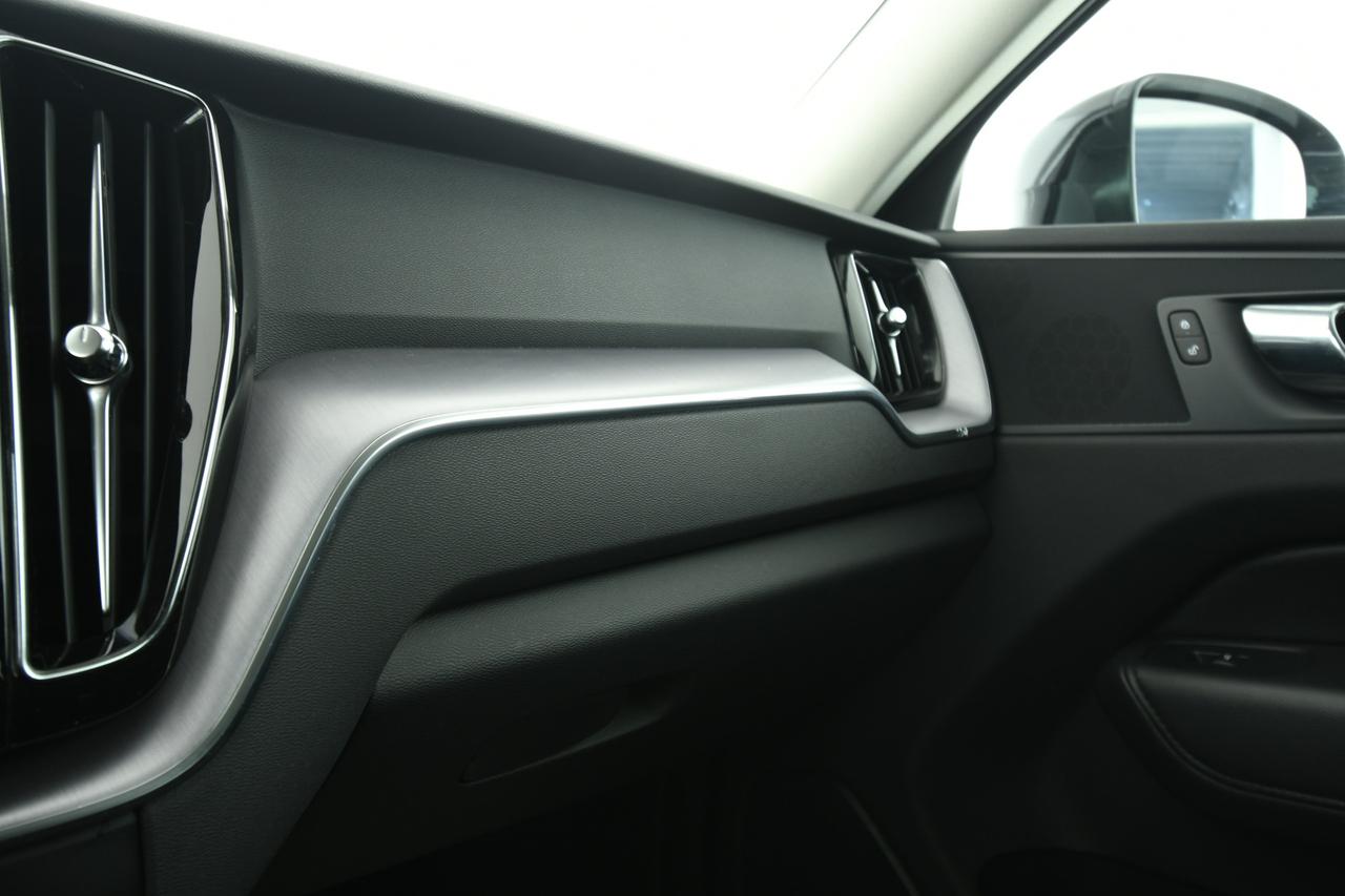 VOLVO XC60 2.0 b4 Momentum Pro awd auto CAMERA+C18"