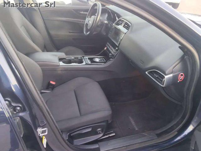 JAGUAR XE XE 2.0d Pure Business edition 180cv tg: FG873SR