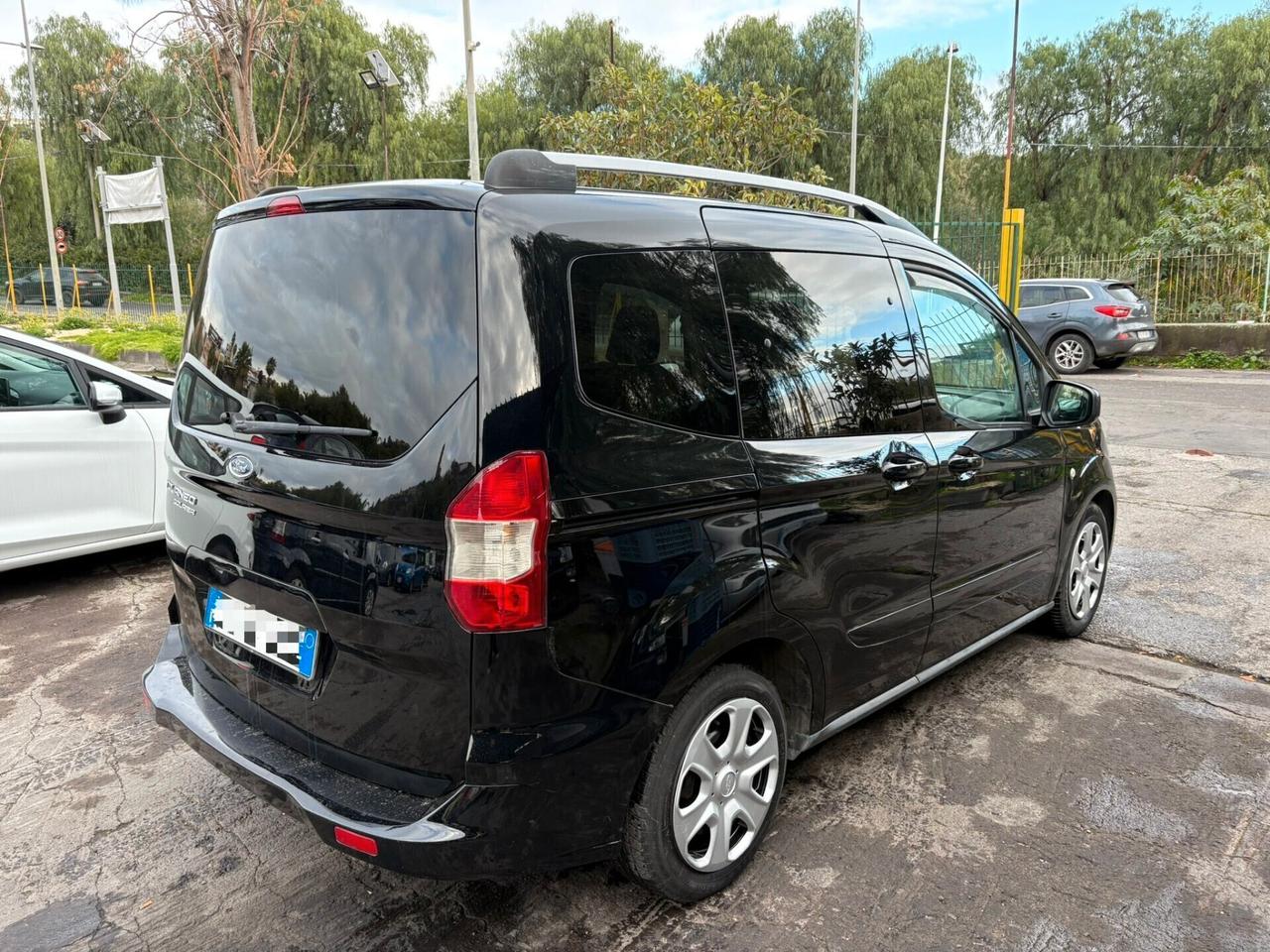 Ford Tourneo Courier 5 p.o.s.t.i. TDCI