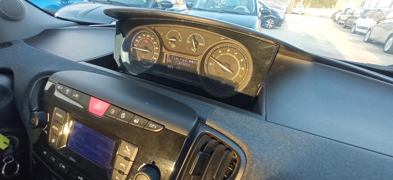 Lancia Ypsilon 1.0 Hybrid