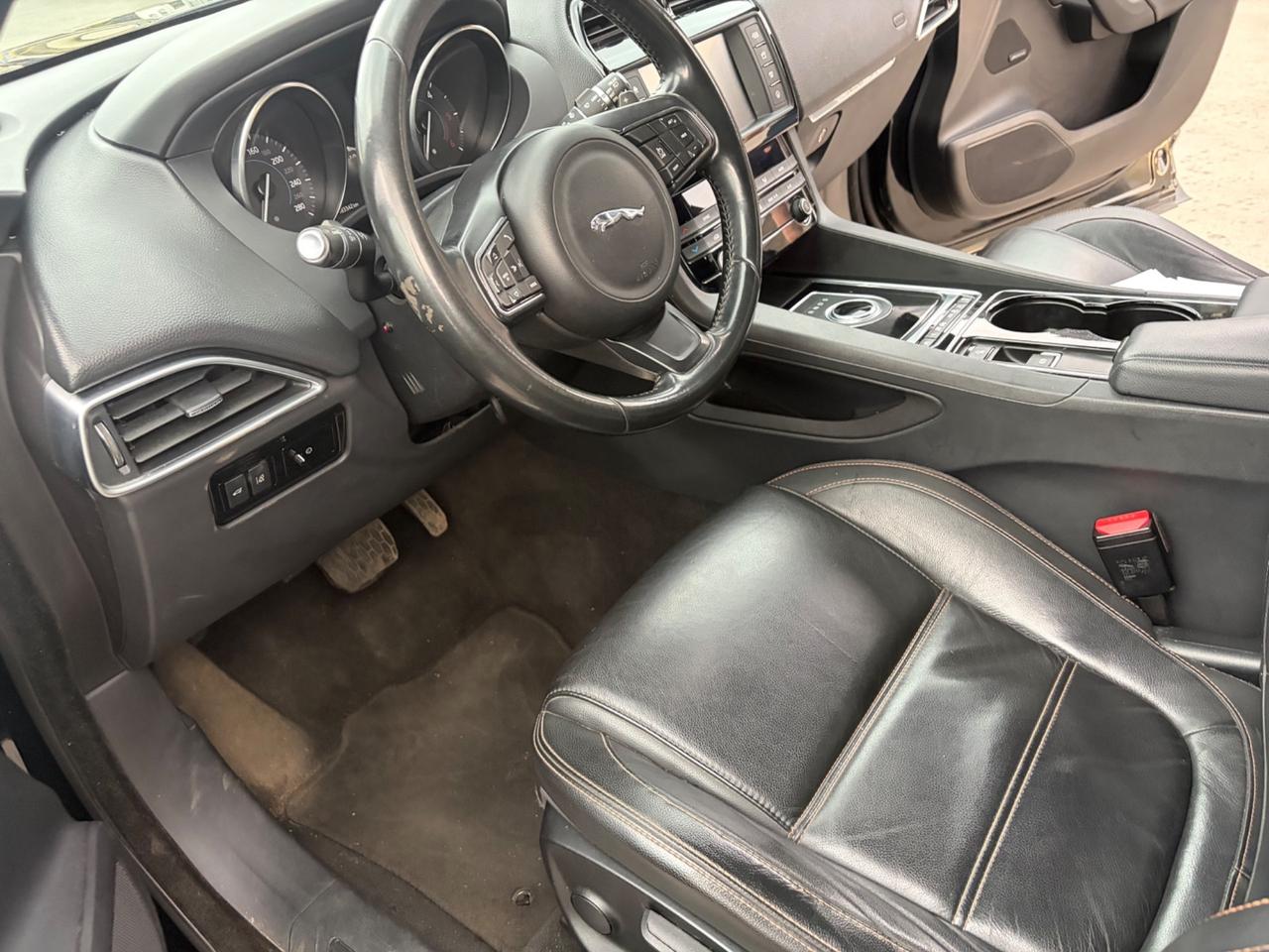 Jaguar F-Pace 2.0 D 180 CV R-Sport