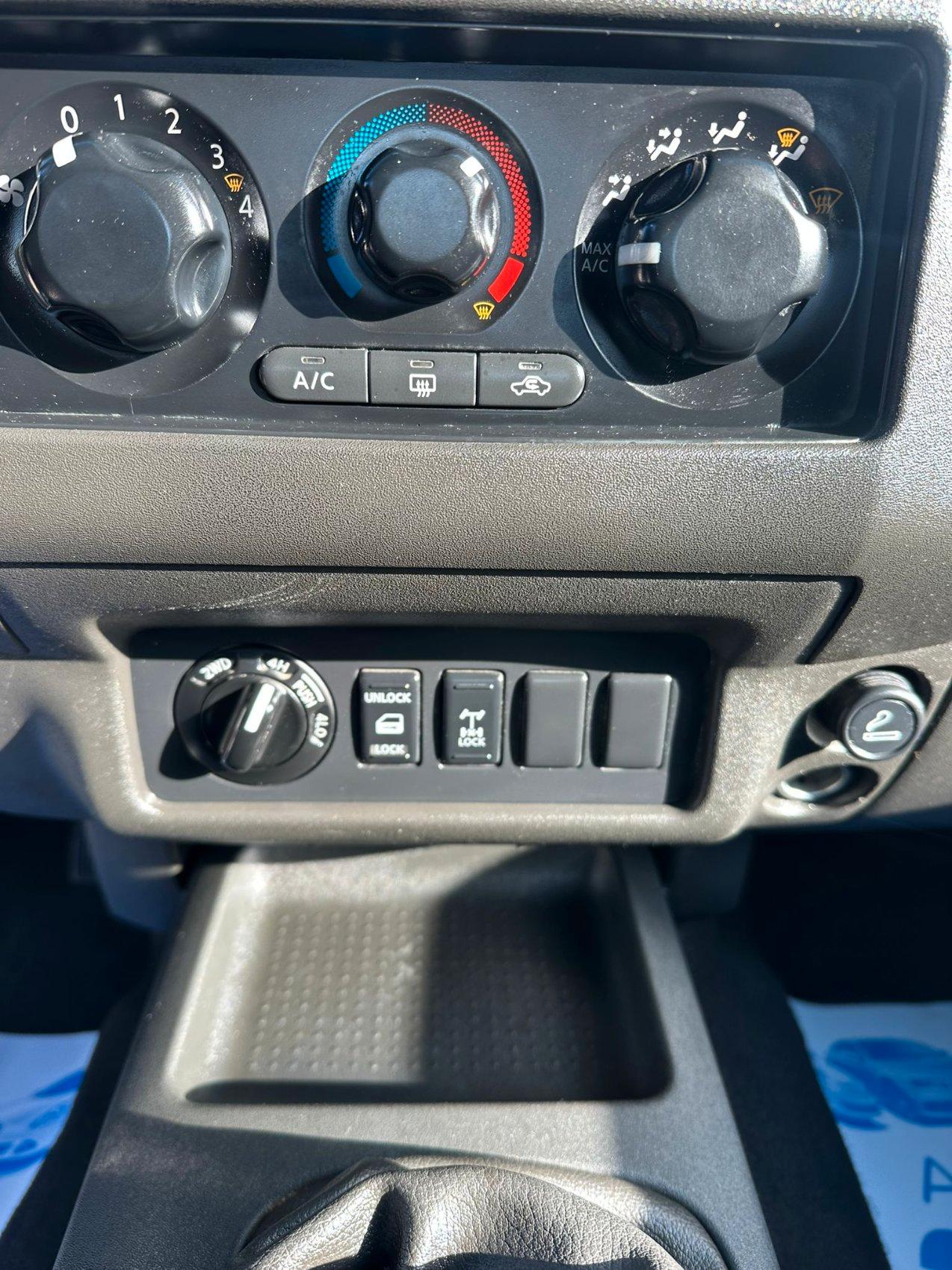 Nissan Navara Double Cab Navara d.cab 2.5 dci XE 174cv