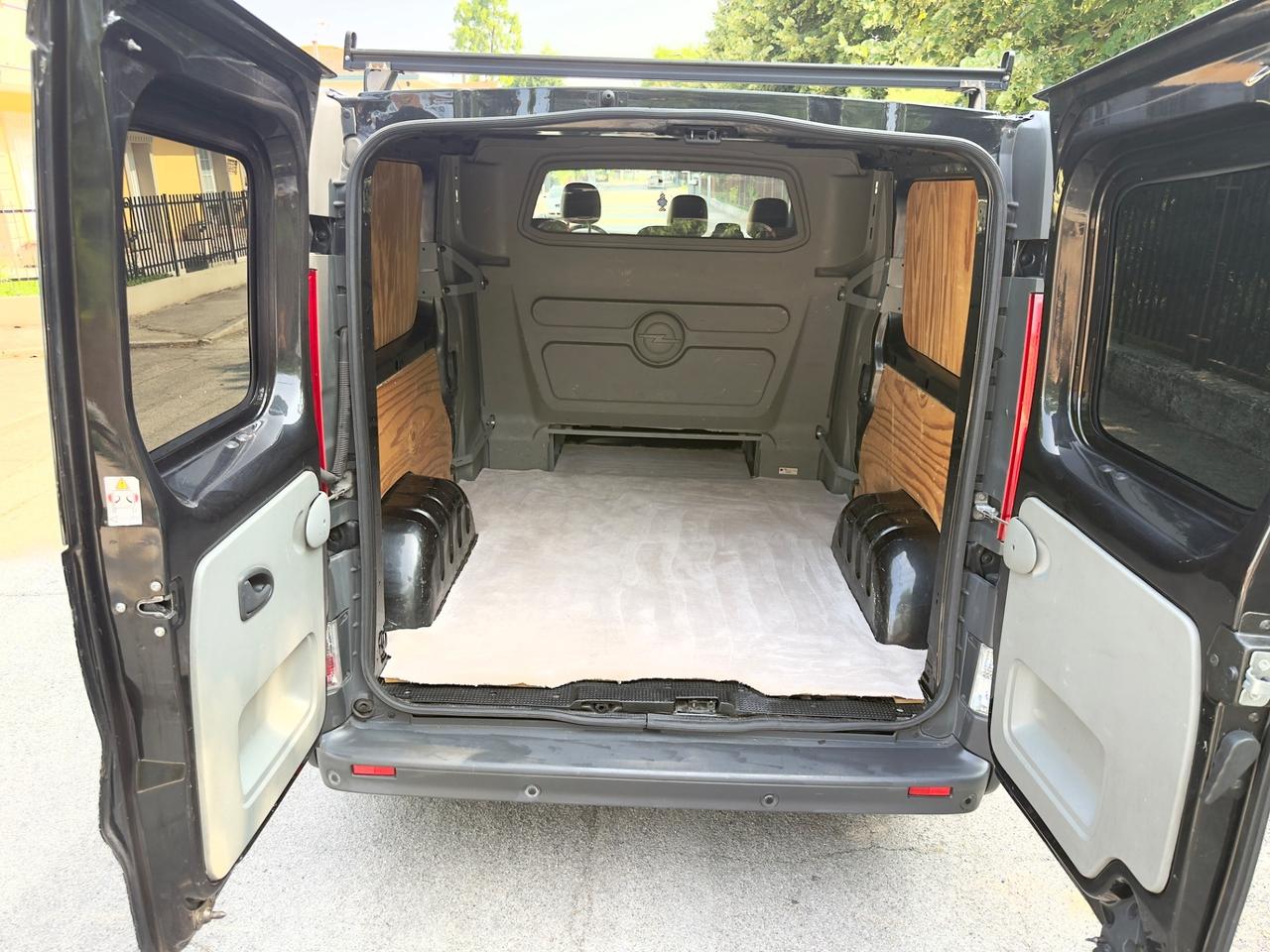 Opel Vivaro 27 2.5 CDTI PC-TN Combi Semivetrato