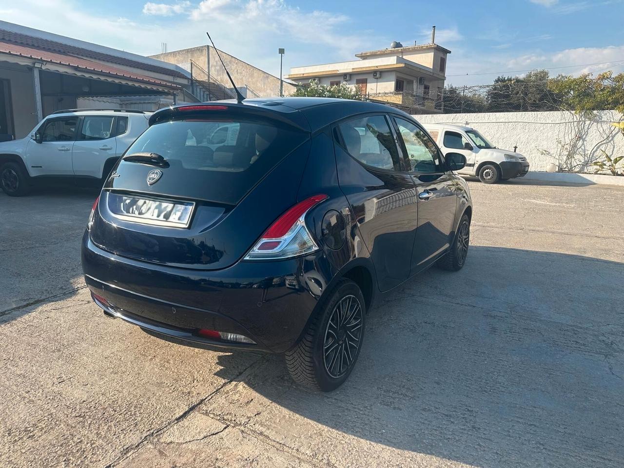 Lancia Ypsilon 1.2 69 CV 5 porte Gold