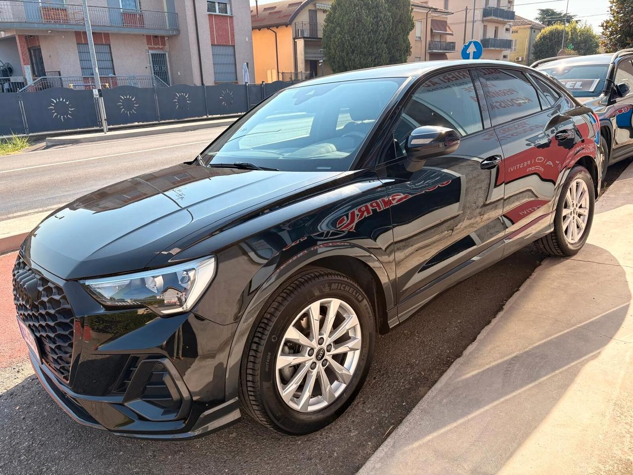 Audi Q3 35 TFSI Business Advanced Black Edition