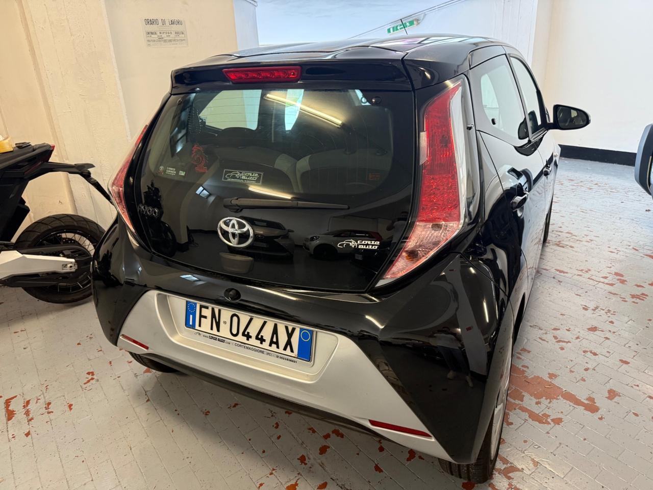 Toyota Aygo 1.0 VVT-i 72 CV 5 porte x-trend