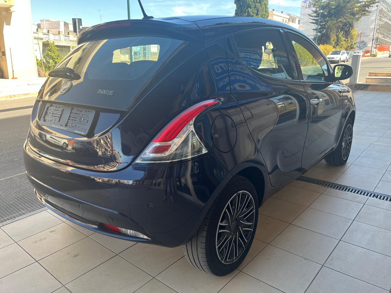 Lancia Ypsilon 1.0 Hybrid Gold 5 Posti