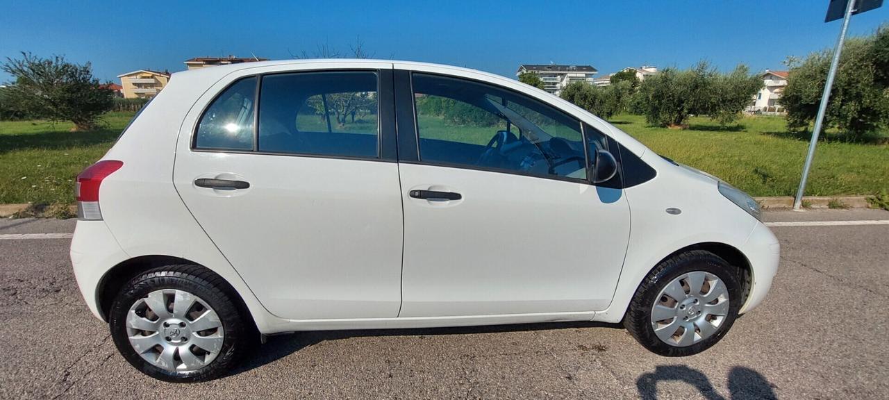 YARIS 1,0 BENZINA 75 CV X NEOPATENTATI 5 POSTI IMPECCABILE OK DISTRIBUZIONE